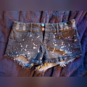 Distressed denim booty shorts bleach drops SZ 9